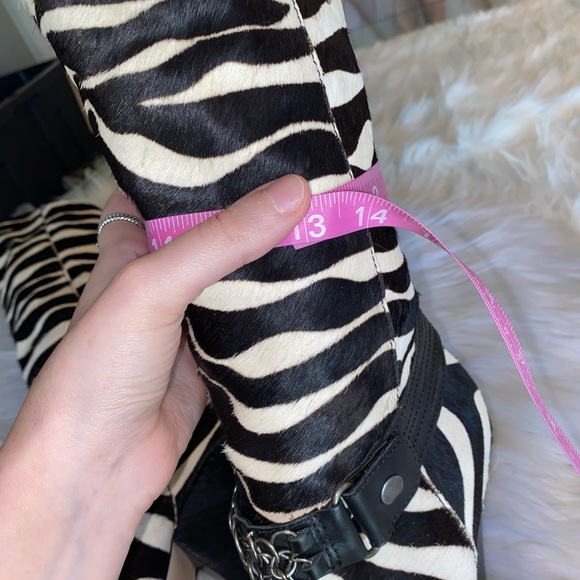 bebe size 7 Zebra print heeled boots black & white - Picture 11 of 16